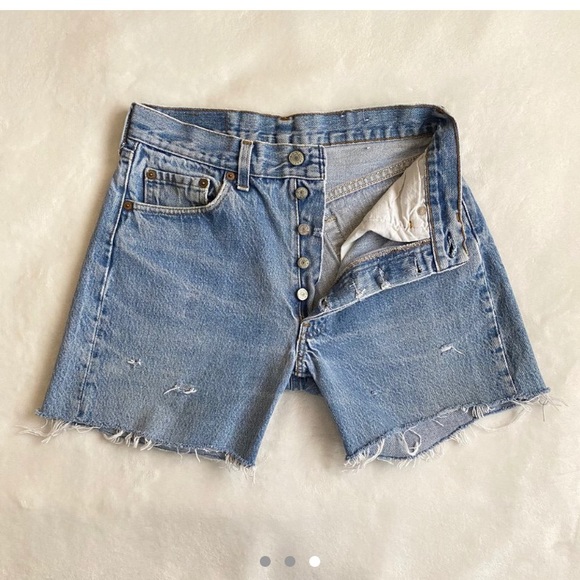 Vintage Levi shorts - Picture 5 of 7
